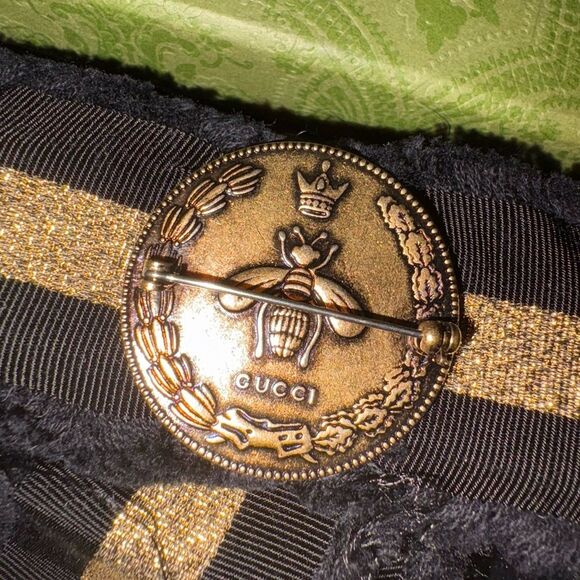 Brand new with box & bag Gucci Grosgrain Bow Brooch Pin with Pearls &Crystals - Picture 6 of 8